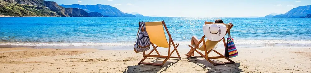 Liegestühle am Strand